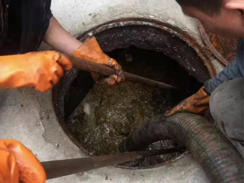 马尾清理化粪池时如何避免沼气的危害?